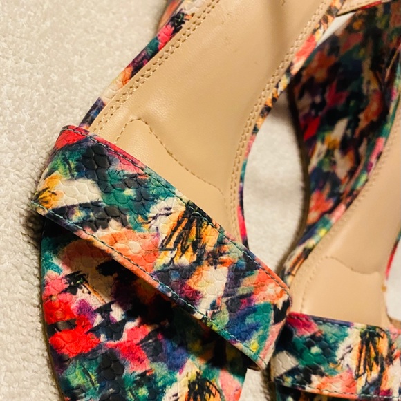 Brand New Stylish Wedges By KELLY & KATIE - box 28 - Picture 2 of 10